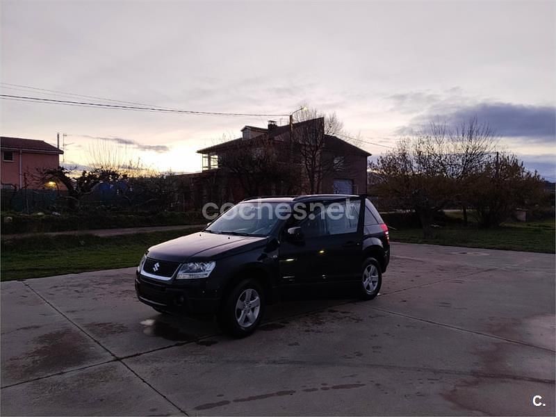 Usado Suzuki Grand Vitara 140 CV (102 kW) 2010 Negro SUV
