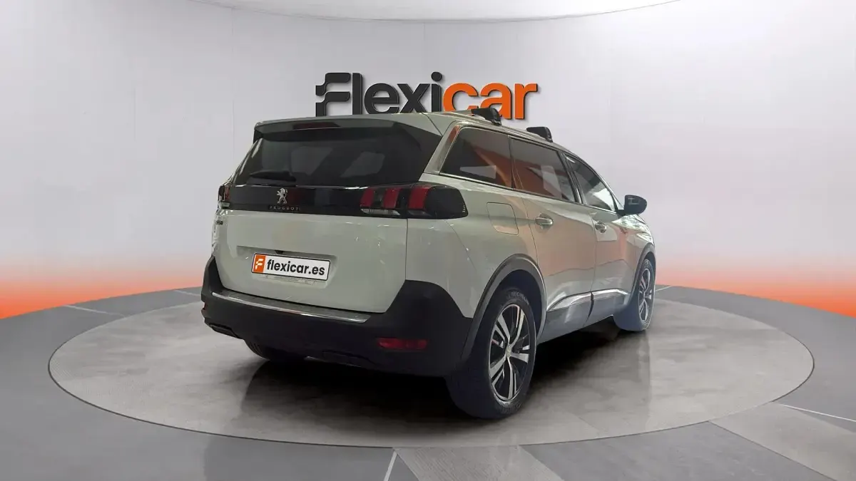 Usado Peugeot 5008 Active 130 CV (95 kW) 2019 Blanco SUV