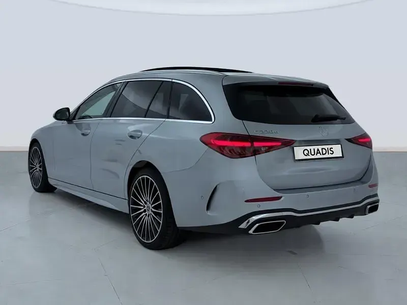 Usado Mercedes C220 200 CV (147 kW) 2025 Gris / plata Familiar