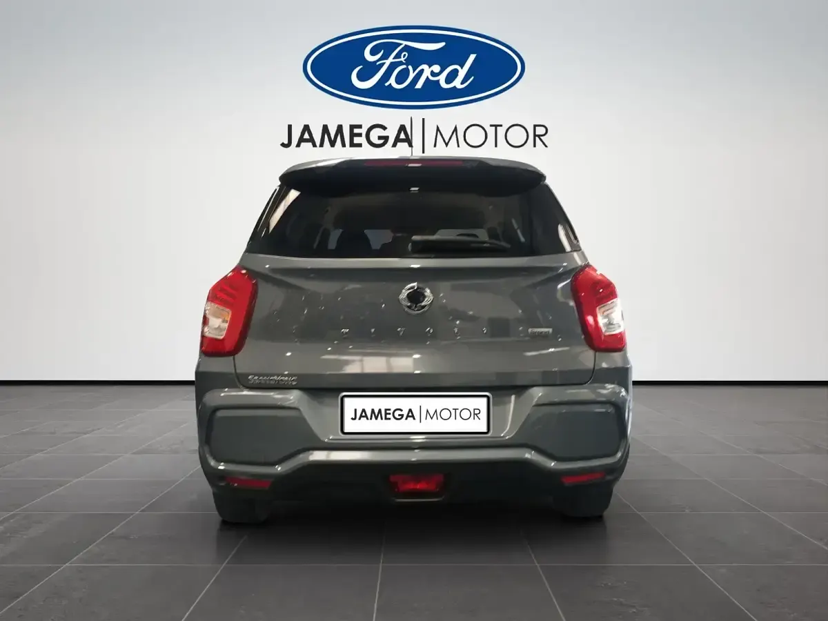 Usado SsangYong Tivoli 163 CV (119 kW) 2021 Gris SUV
