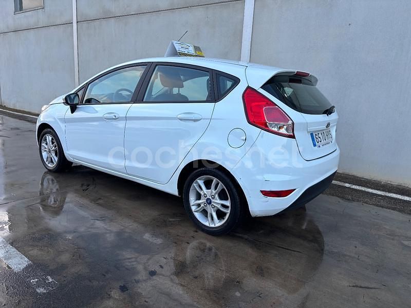 Usado Ford Fiesta Titanium 95 CV (69 kW) 2014 Blanco Berlina