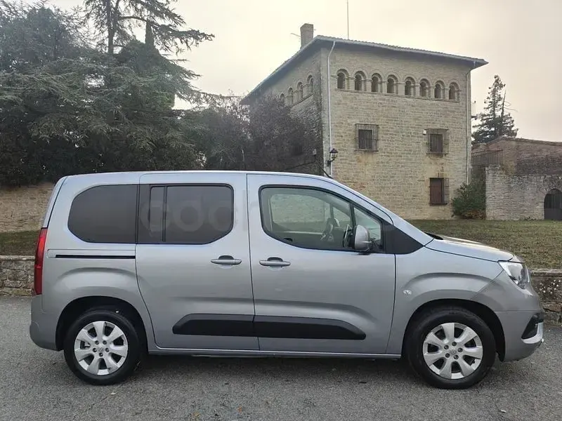 Usado Opel Combo Life Edition+ 102 CV (75 kW) 2020 Gris / plata Monovolumen