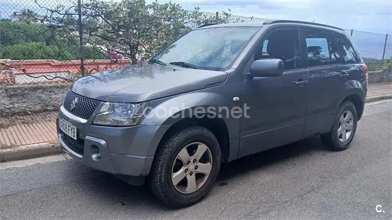 Usado Suzuki Grand Vitara 140 CV (102 kW) 2008 Gris / plata SUV