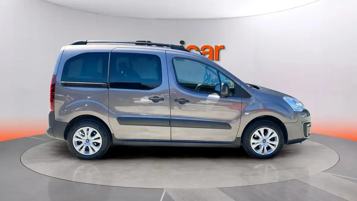 Usado Citroën Berlingo 120 CV (88 kW) 2018 Marrón Monovolumen