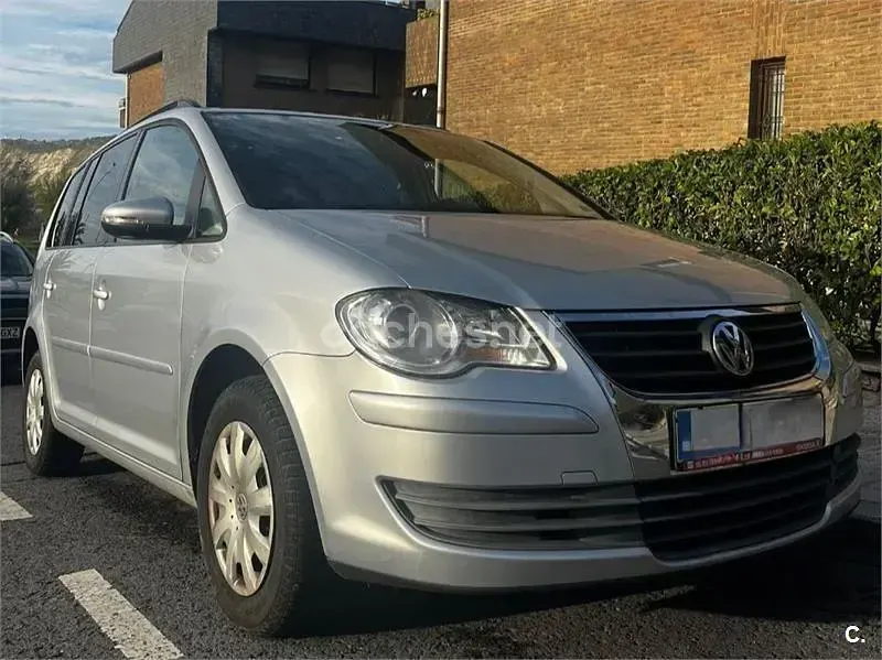 Usado VW Touran Edition 140 CV (102 kW) 2010 Blanco Monovolumen
