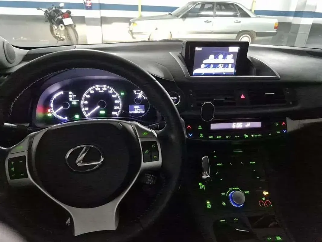 Usado Lexus CT200h 136 CV (100 kW) 2013 Blanco Utilitario