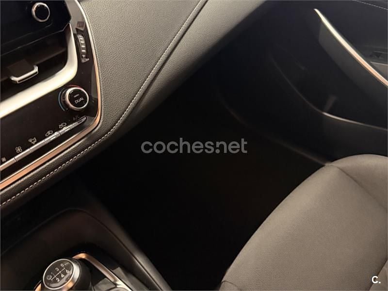 Usado Toyota Corolla Active 122 CV (89 kW) 2020 Gris / plata Berlina