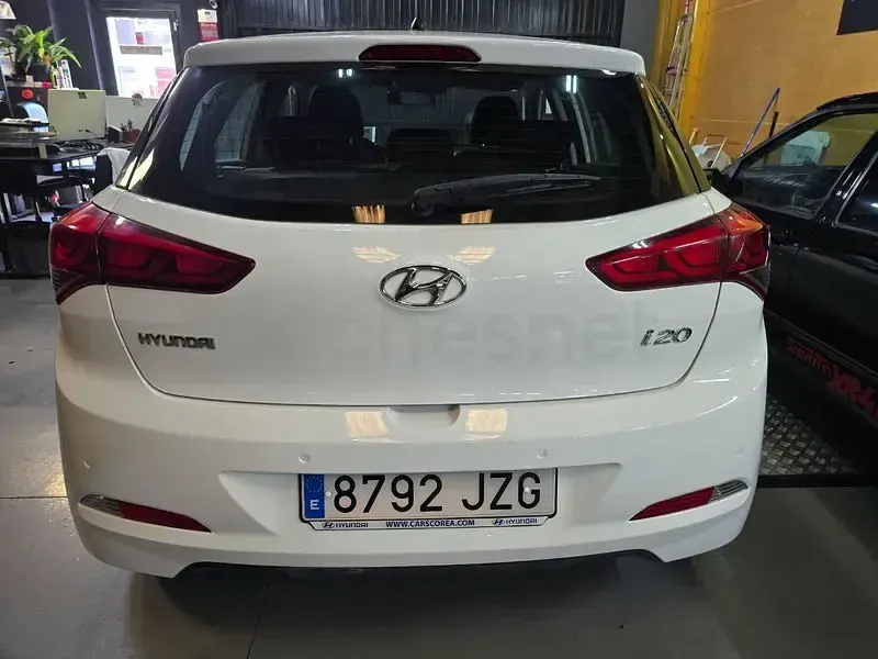 Usado Hyundai i20 84 CV (61 kW) 2017 Blanco Berlina