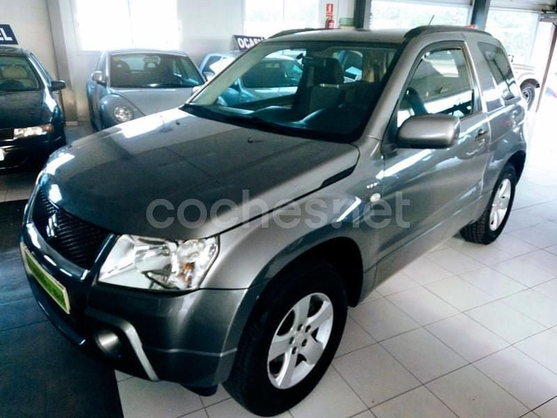 Gris / plata Usado 2006 Suzuki Grand Vitara SUV | 8199 € (Caro) - Imagen 1/4