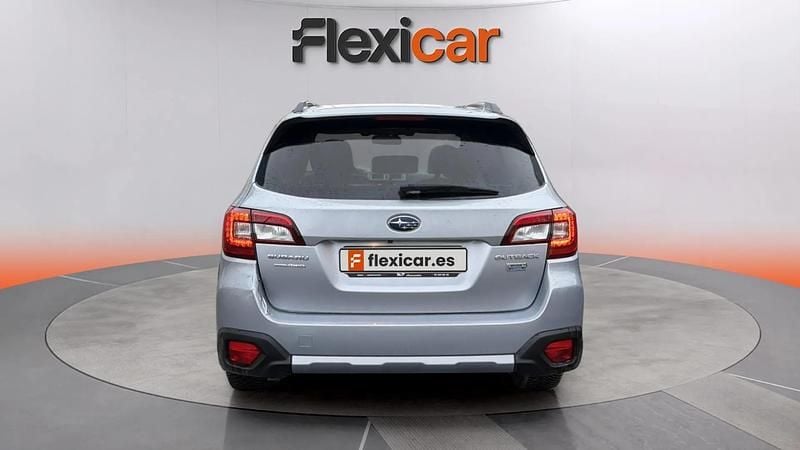 Usado Subaru Outback 150 CV (110 kW) 2017 Gris Familiar