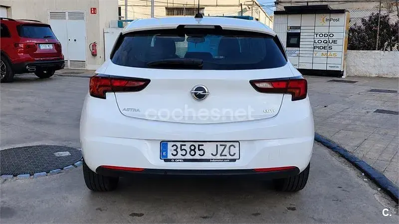 Usado Opel Astra Business 110 CV (80 kW) 2017 Blanco Berlina