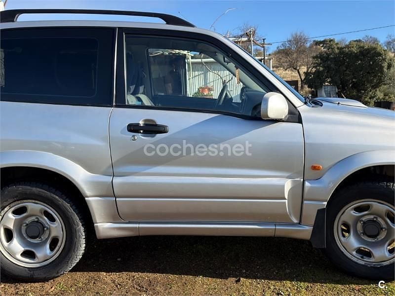 Usado Suzuki Grand Vitara 110 CV (80 kW) 2004 Gris / plata SUV