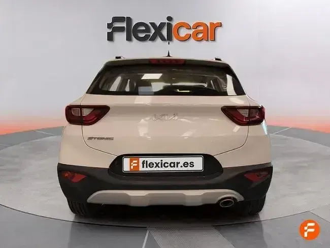 Usado Kia Stonic 84 CV (61 kW) 2022 Blanco SUV