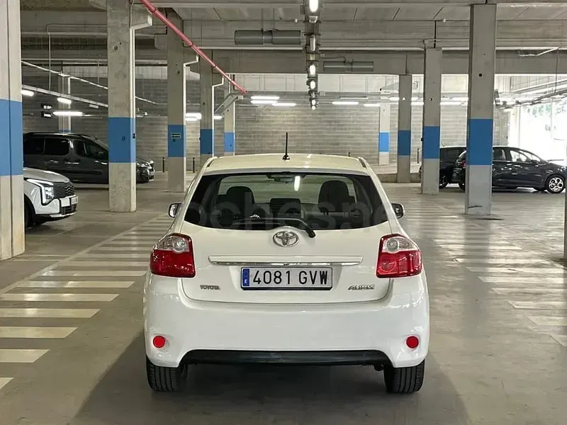 Usado Toyota Auris Active 132 CV (97 kW) 2010 Blanco Utilitario