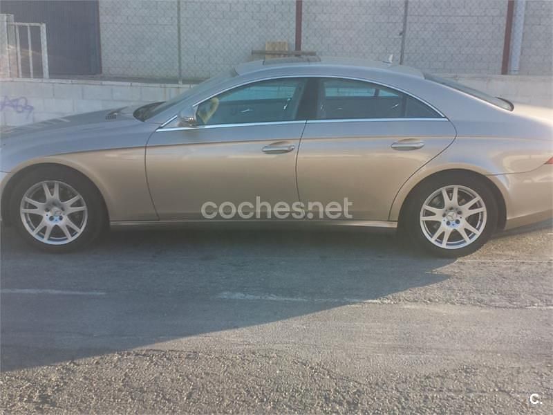 Beige Usado 2006 Mercedes CLS320 Berlina | 12.000 € (Un poco caro) - Imagen 1/4