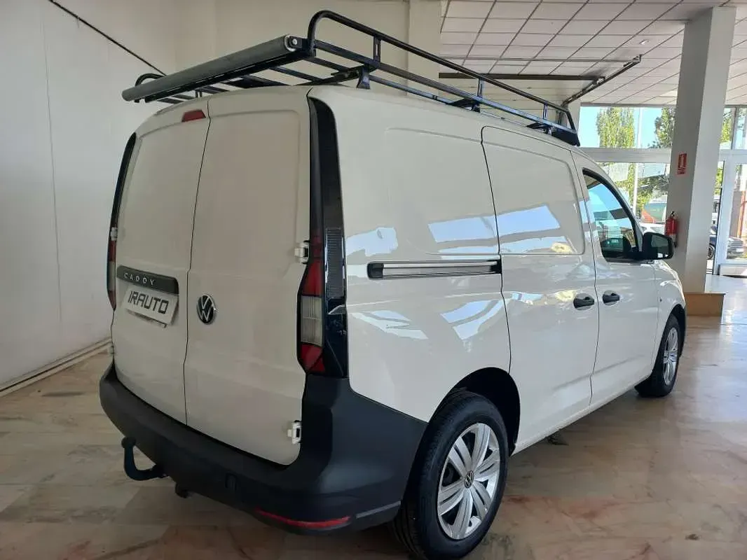 Usado VW Caddy 102 CV (75 kW) 2021 Blanco Monovolumen