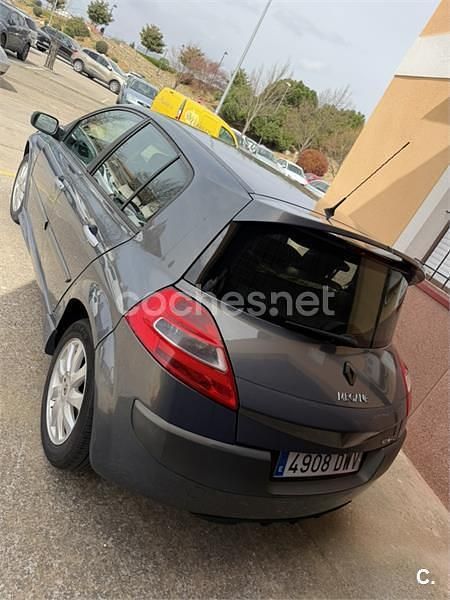 Usado Renault Mégane II 105 CV (77 kW) 2006 Gris / plata Berlina