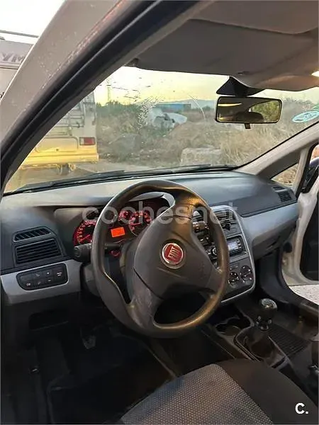 Usado Fiat Punto Pop 69 CV (50 kW) 2013 Blanco Utilitario