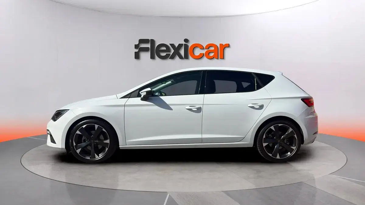 Usado Seat Leon FR 130 CV (95 kW) 2018 Blanco Berlina