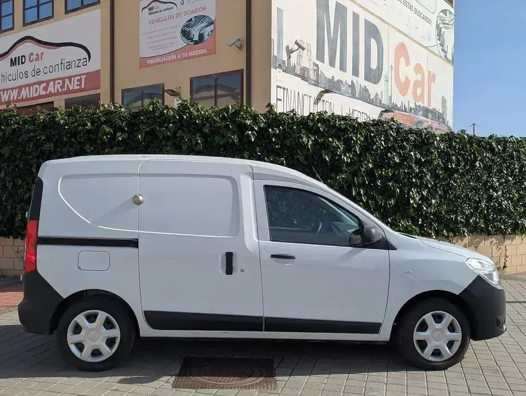 Usado Dacia Dokker Essentiel 107 CV (78 kW) 2021 Blanco Monovolumen