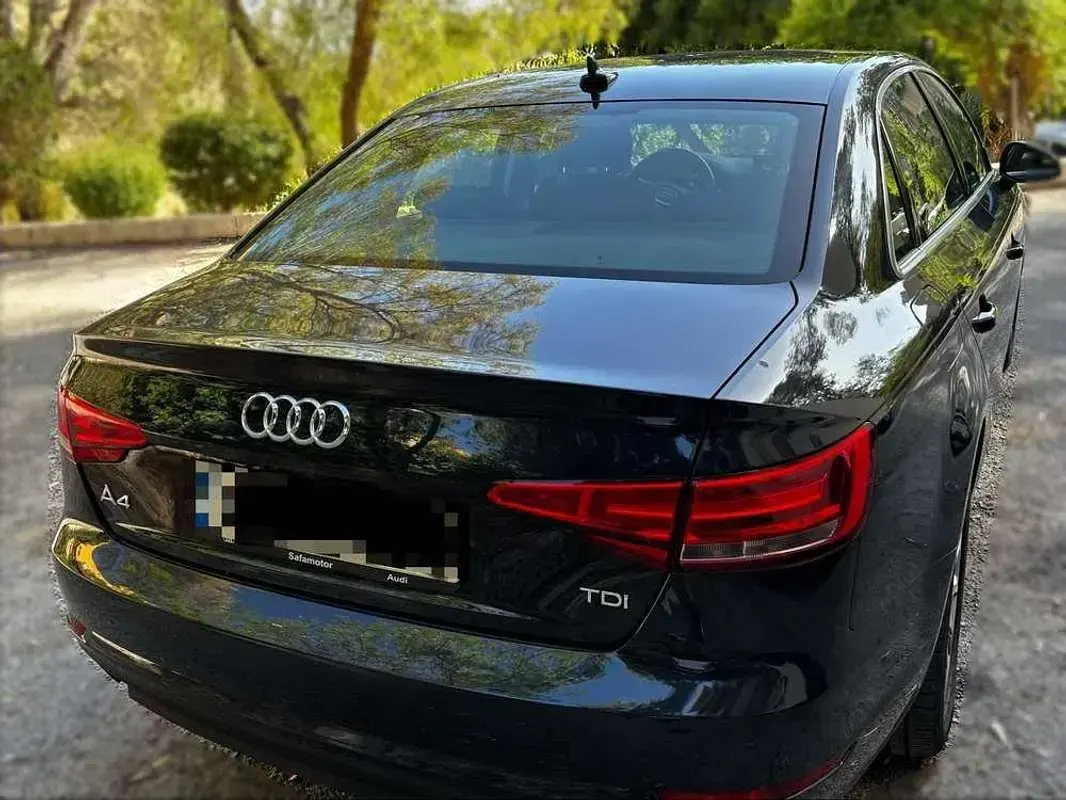 Usado Audi A4 Advanced 150 CV (110 kW) 2017 Azul Berlina