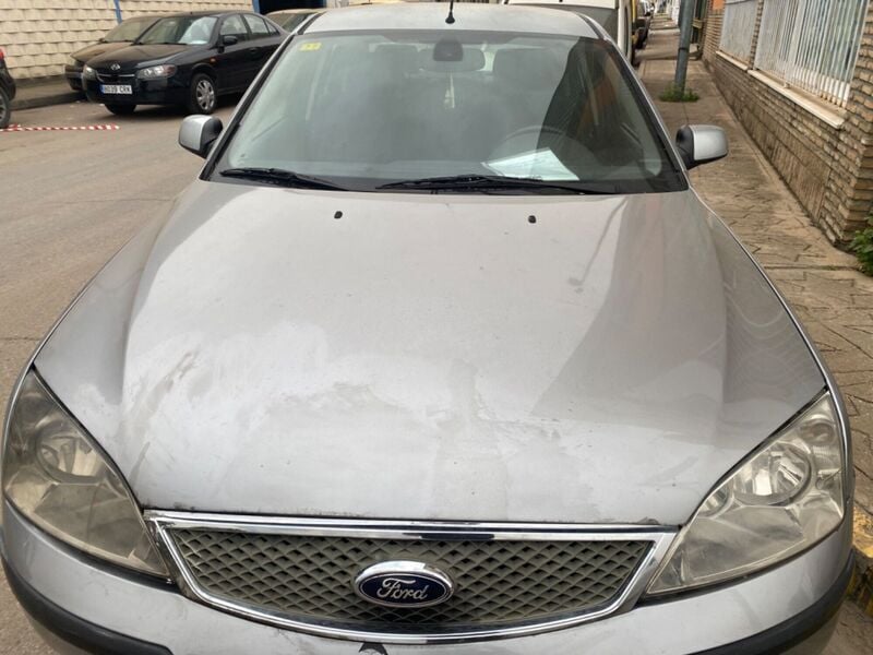 Usado Ford Mondeo Ghia 130 CV (95 kW) 2006 Gris Berlina