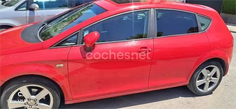 Usado Seat Leon Sport 140 CV (102 kW) 2007 Rojo Utilitario
