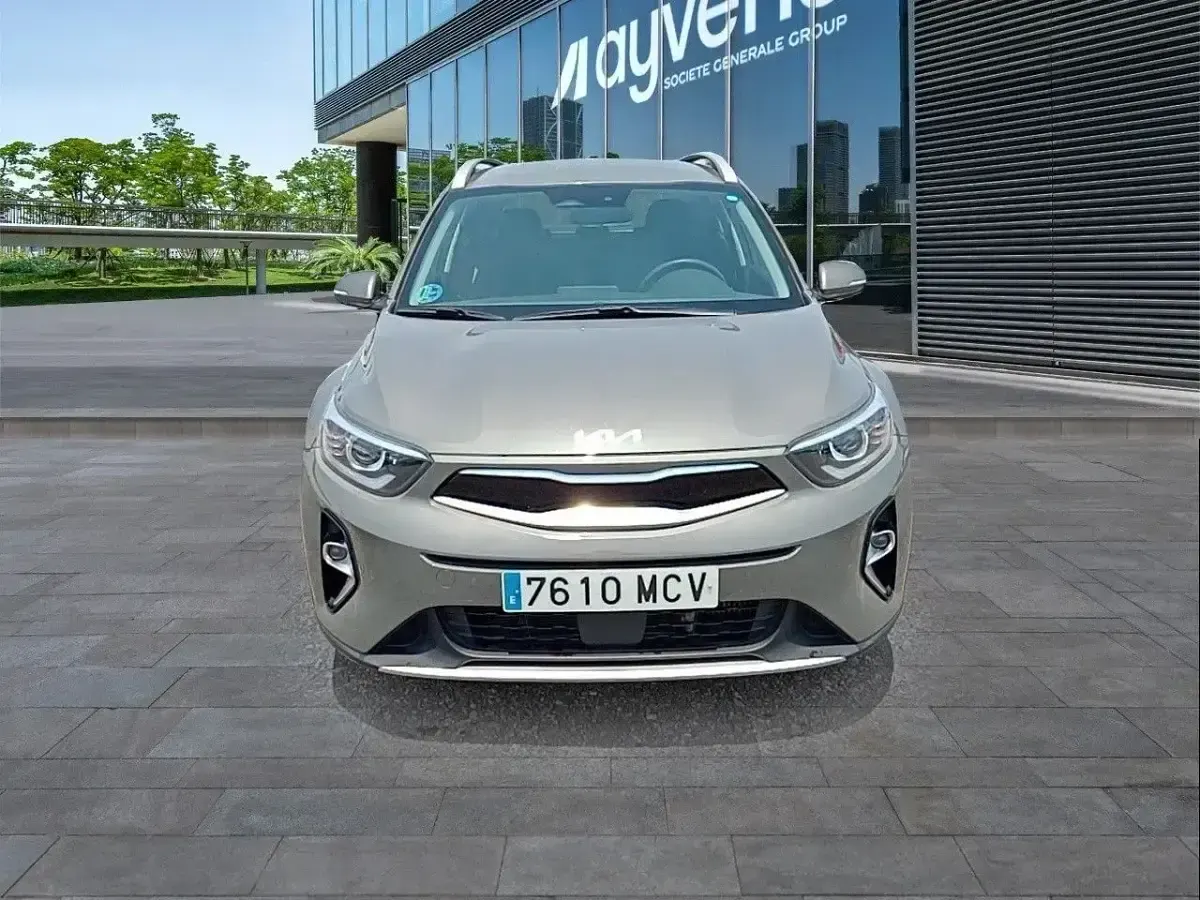 Usado Kia Stonic 120 CV (88 kW) 2022 Verde SUV