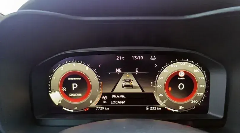Usado Nissan Juke N-Connecta 114 CV (83 kW) 2025 Diamond silver (metalizado) SUV