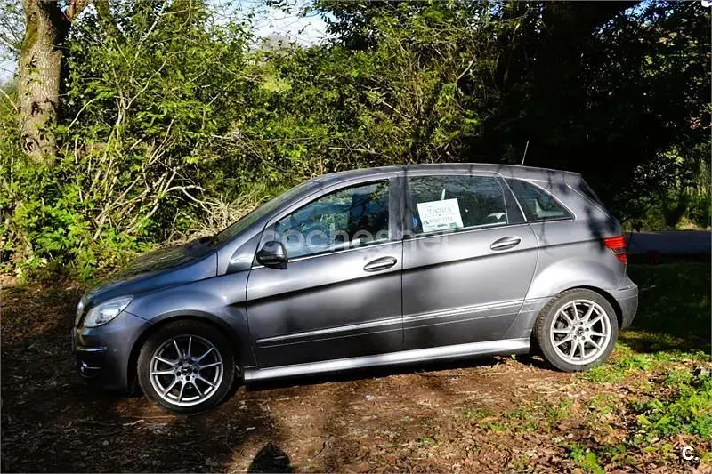 Usado Mercedes B170 116 CV (85 kW) 2009 Gris / plata Monovolumen