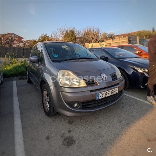Usado Renault Grand Modus Dynamique 75 CV (55 kW) 2008 Gris / plata Monovolumen