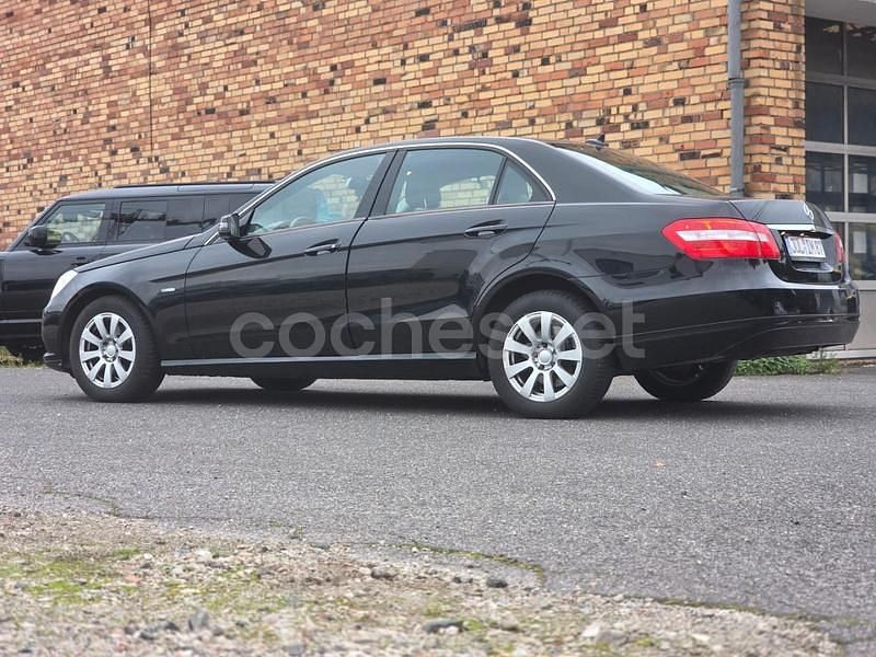 Usado Mercedes E220 Elegance 170 CV (125 kW) 2011 Negro Berlina