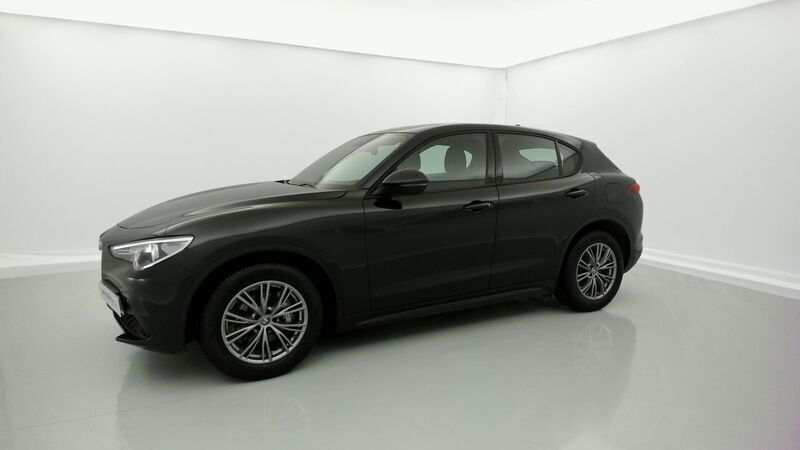 Usado Alfa Romeo Stelvio Super 160 CV (117 kW) 2022 Vulcano black SUV