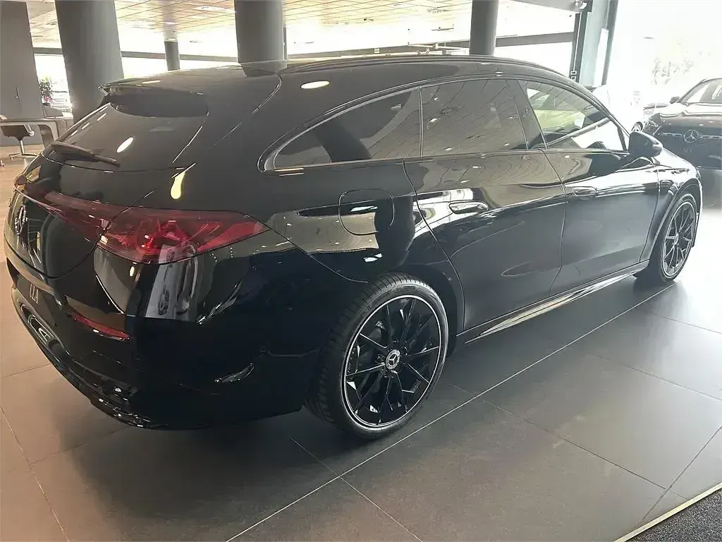 Nuevo Mercedes CLA200 164 kW (224 CV) 2026 Negro Familiar