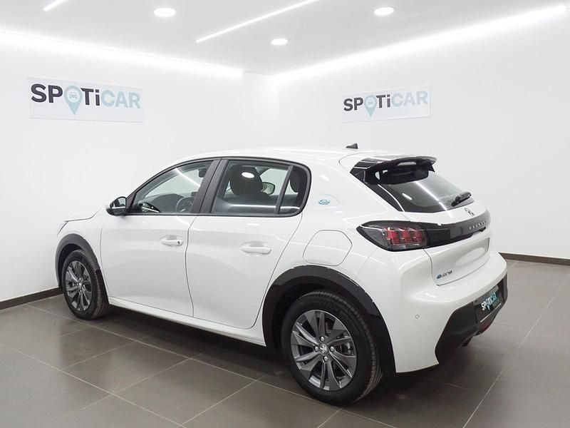 Usado Peugeot e-208 Allure 100 kW (136 CV) 2021 Blanco Utilitario