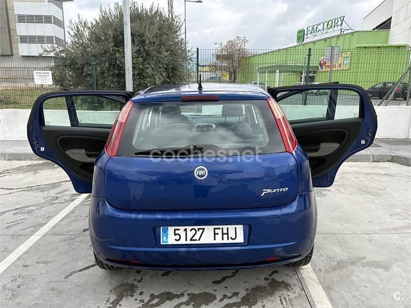 Usado Fiat Punto Dynamic 70 CV (51 kW) 2007 Azul Utilitario