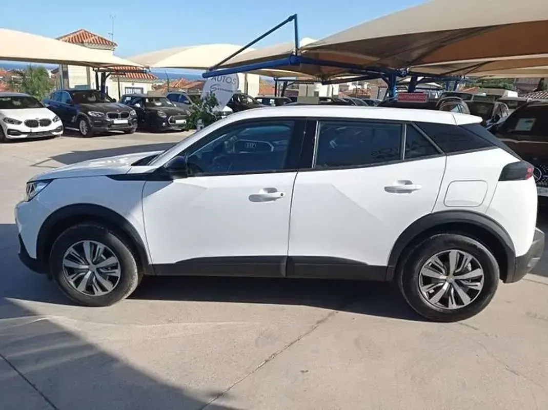 Usado Peugeot 2008 Active 110 CV (80 kW) 2021 Blanco SUV