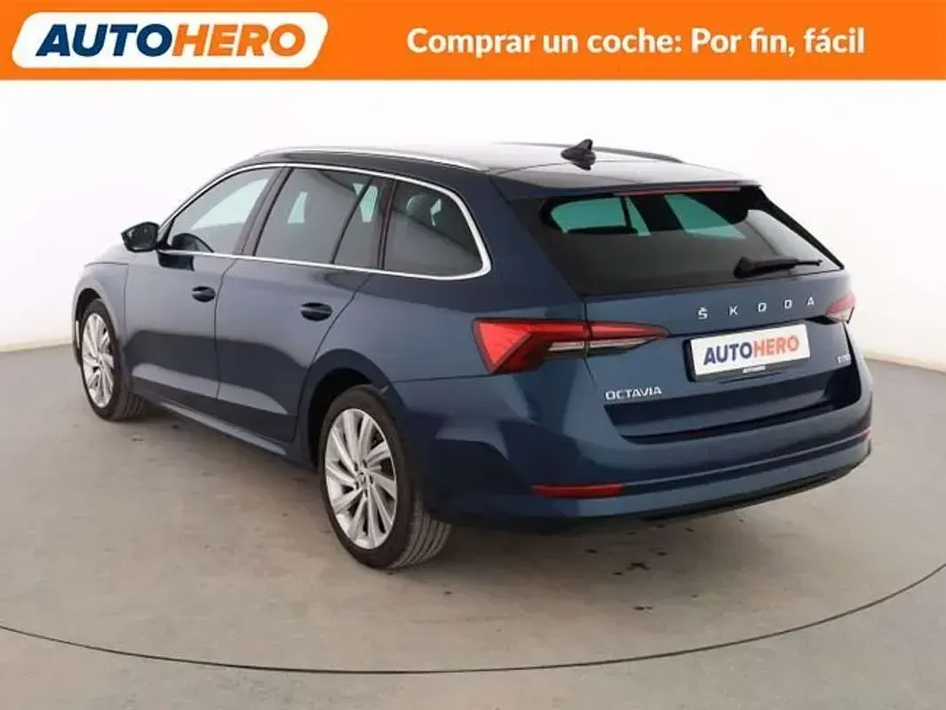 Usado Skoda Octavia Style 150 CV (110 kW) 2023 Azul Familiar