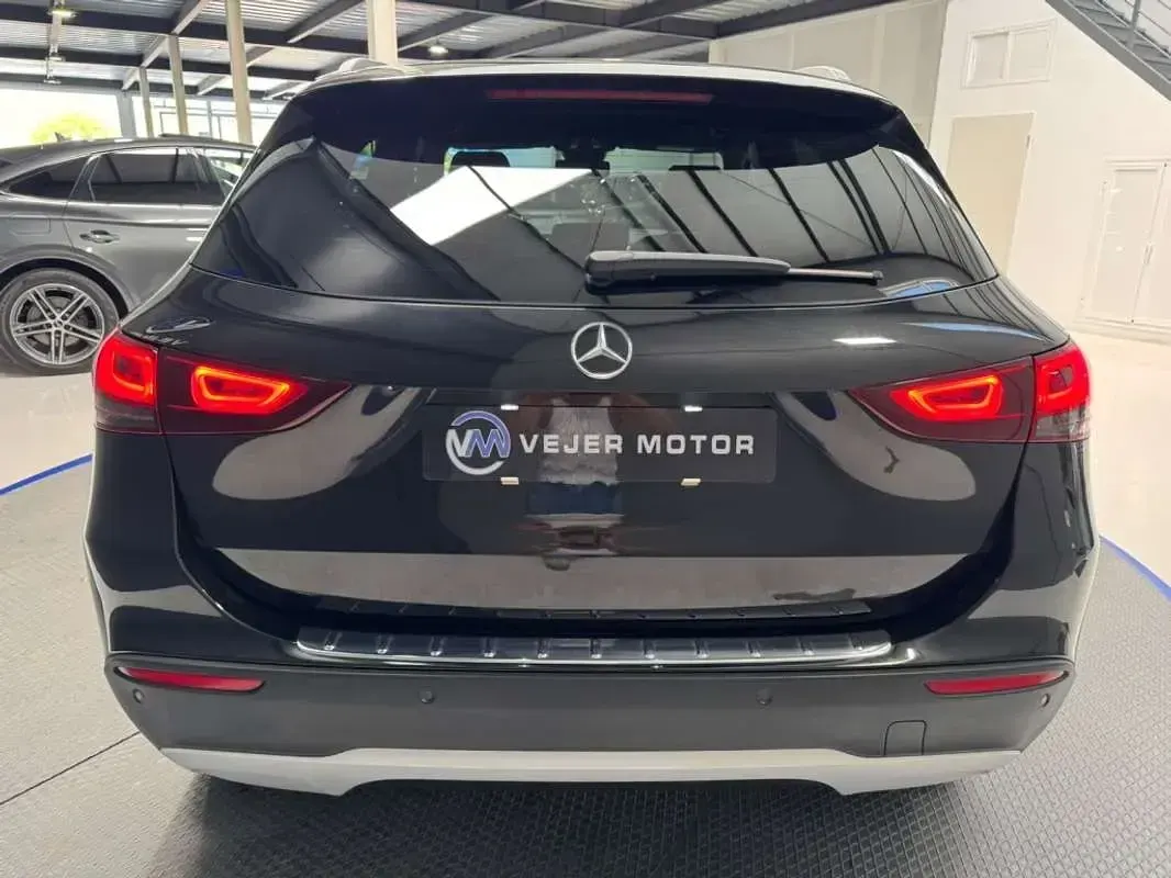 Usado Mercedes GLA180 136 CV (100 kW) 2022 Negro SUV