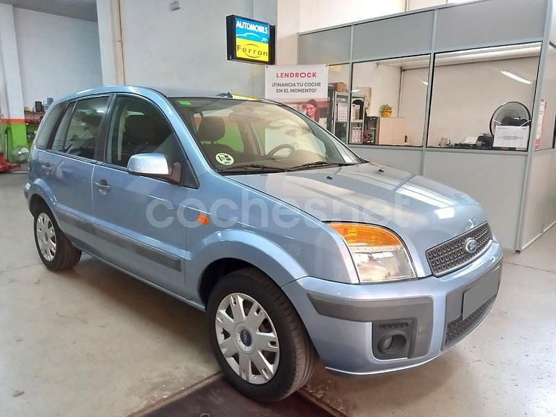 Azul Usado 2009 Ford Fusion Ambiente Berlina | 4600 € (Precio justo) - Imagen 1/4