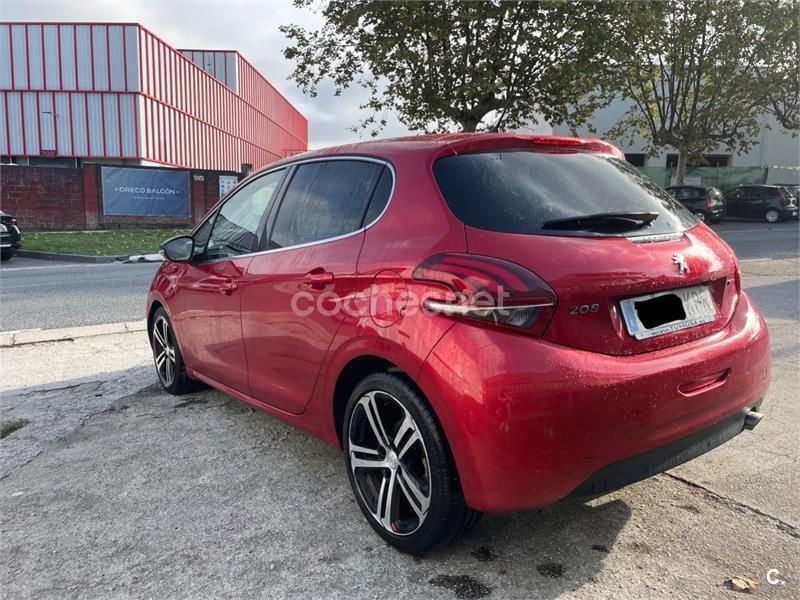 Usado Peugeot 208 GT-line 100 CV (73 kW) 2018 Granate Utilitario