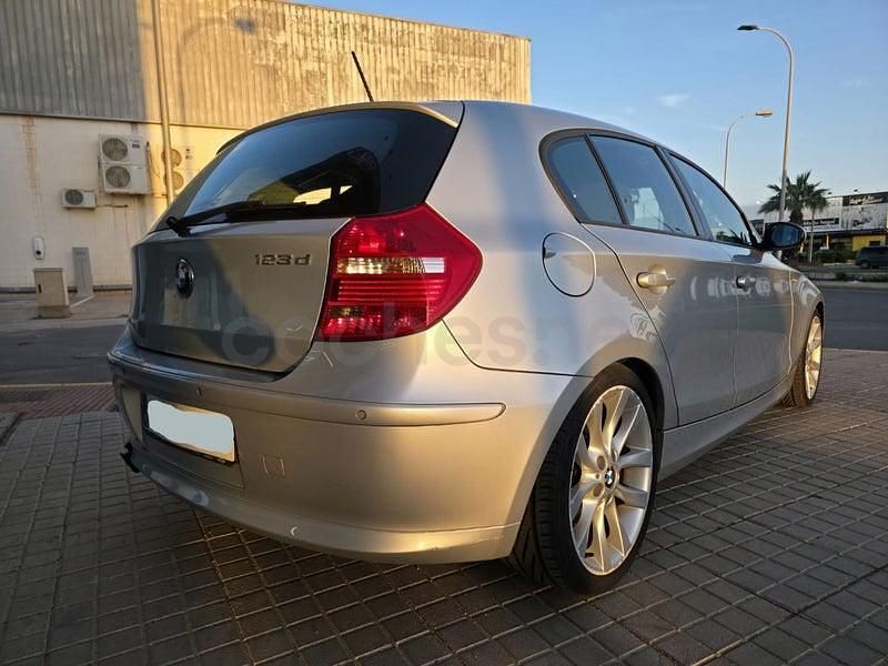 Usado BMW 123 204 CV (150 kW) 2007 Gris / plata Utilitario