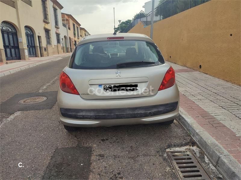 Gris / plata Usado 2007 Peugeot 207 Berlina | 3200 € (Buen precio) - Imagen 1/4