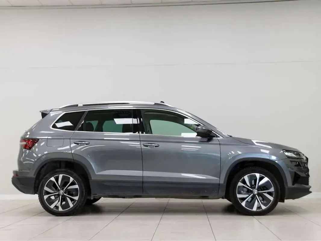 Usado Skoda Karoq Style 150 CV (110 kW) 2022 Gris SUV