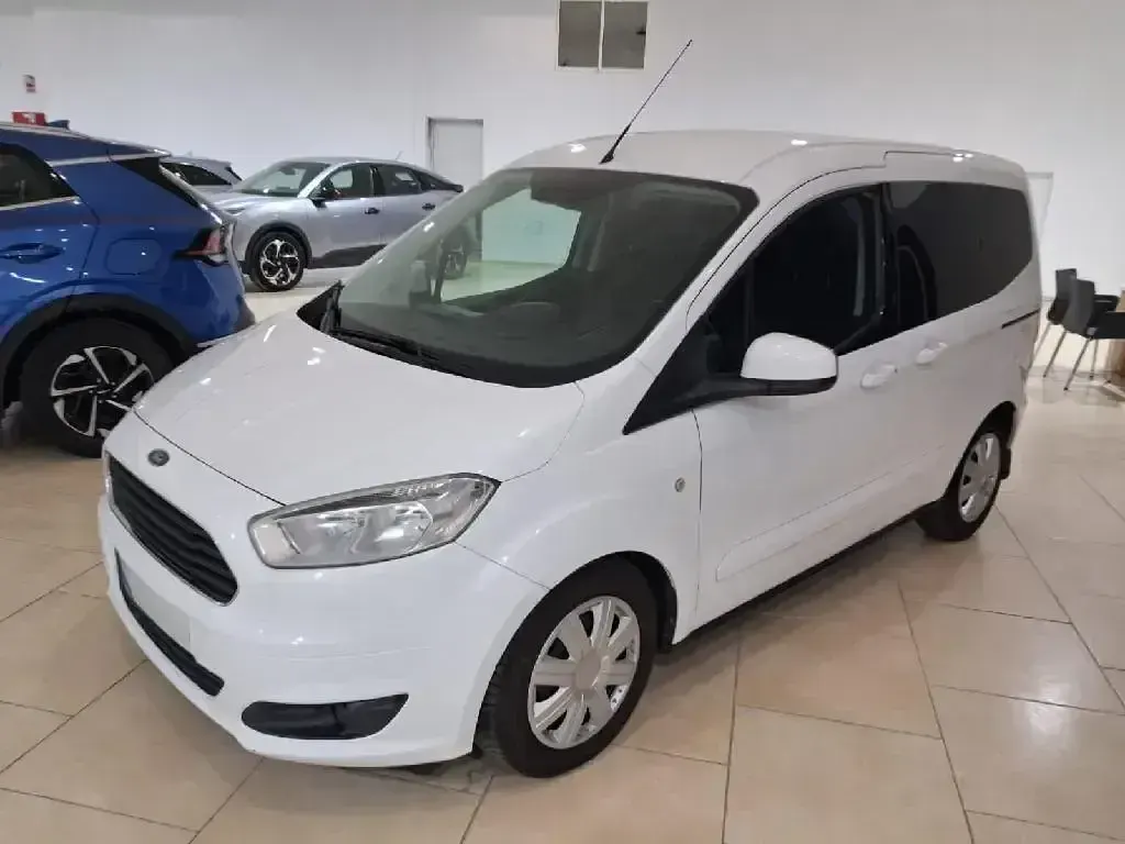 Usado Ford Tourneo Courier Trend 76 CV (55 kW) 2016 Otro Monovolumen