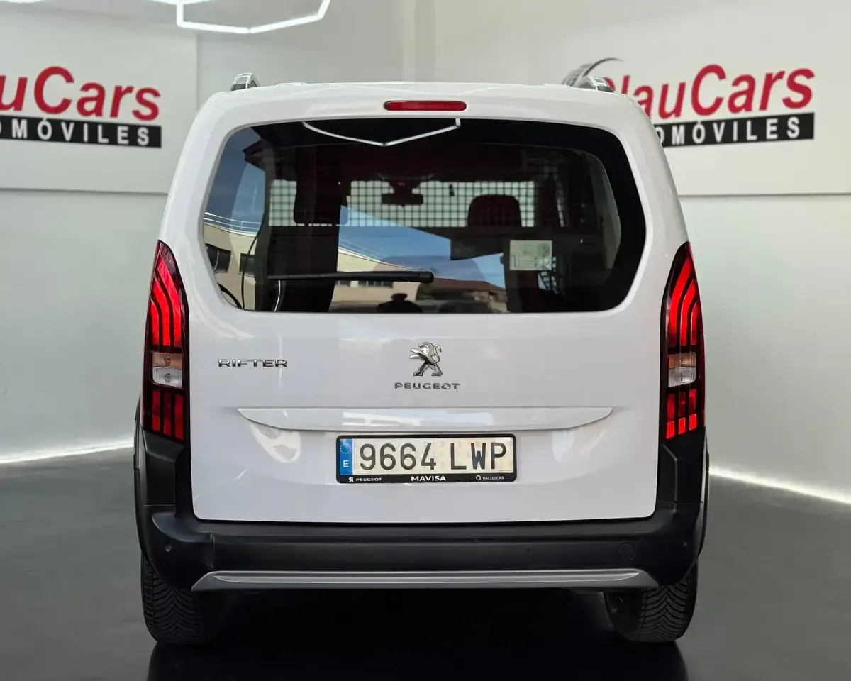 Usado Peugeot Rifter Allure 100 CV (73 kW) 2022 Blanco Monovolumen
