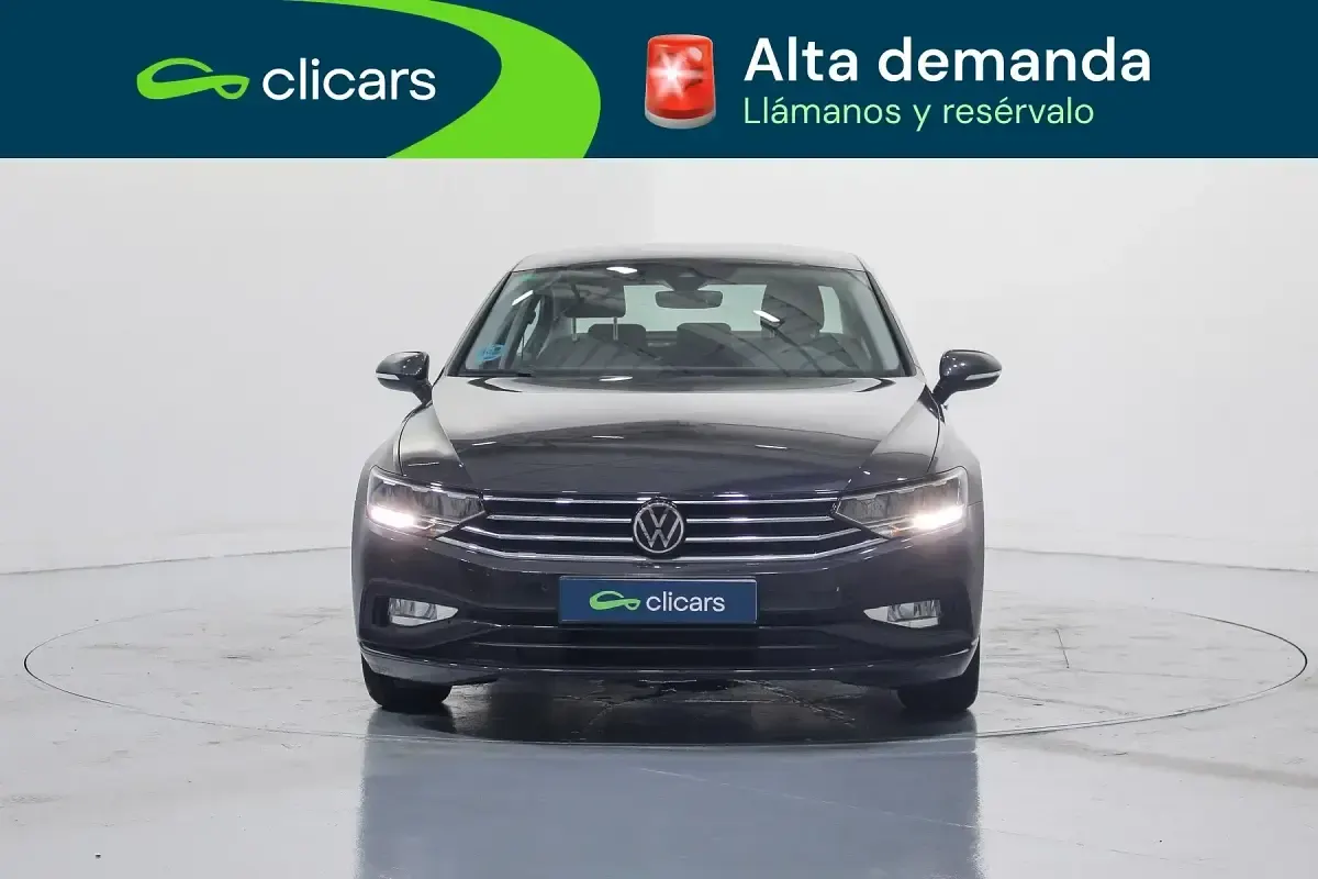 Usado VW Passat Business 122 CV (89 kW) 2022 Gris / plata Familiar