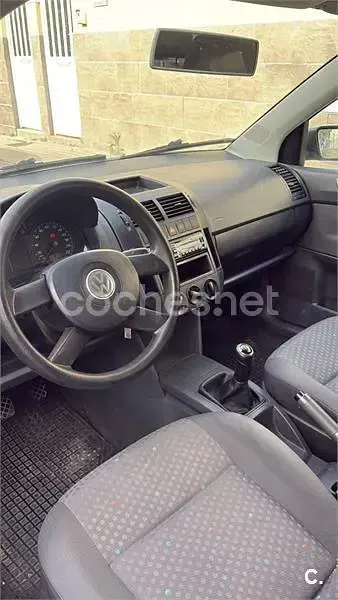 Usado VW Polo Trendline 75 CV (55 kW) 2005 Gris / plata Utilitario