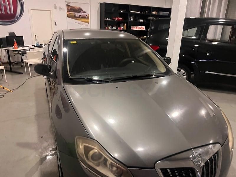 Usado Lancia Delta 165 CV (121 kW) 2010 Gris / plata Utilitario