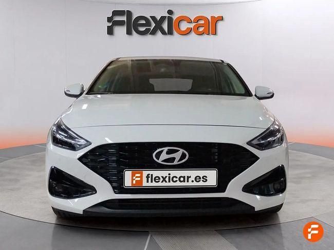 Usado Hyundai i30 120 CV (88 kW) 2024 Blanco Berlina